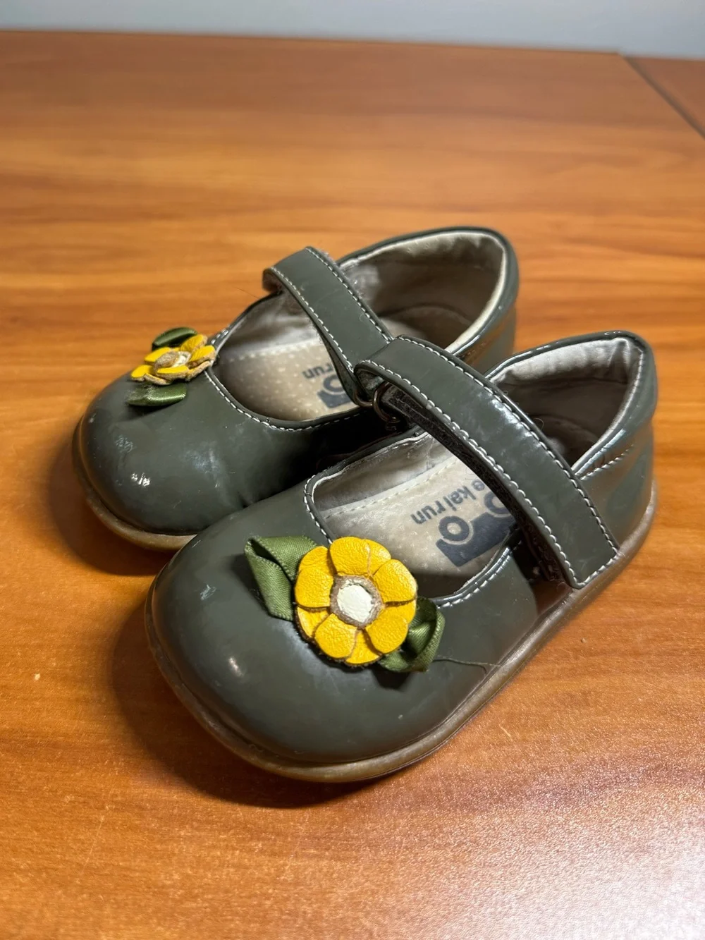 See Kai Run Girls Olive Green Flower Mary Jane Shoe Flat Toddler Girls 5